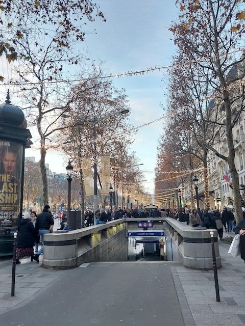 パリ駅構内 観光客 地下鉄 フランス旅行