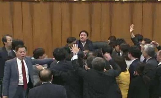 f:id:Nathannate:20180620121946j:plain 野党議員による速記原本強奪妨害