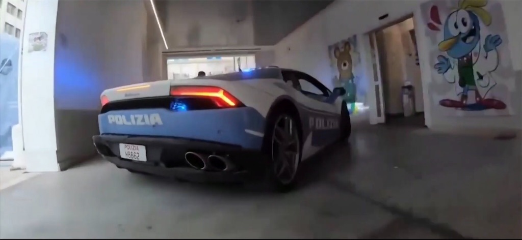 時速230km超で臓器を届けるランボルギーニパトカー のぶろぐ13