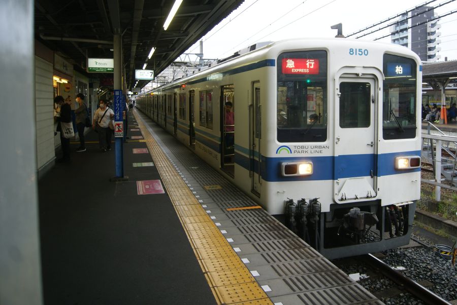 東武8000系　車番プレート backend=imagemagick;version=1;