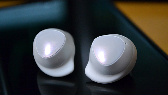 Galaxy Buds Bluetoothイヤホンが壊れてしまったので Amazon純正の新作 Echo Buds を待っていたが日本発売はなかった 安価な充電式イヤホンを購入してみたがそれなりだったので結局 Galaxy Buds を選択した ミドルエイジのスキル