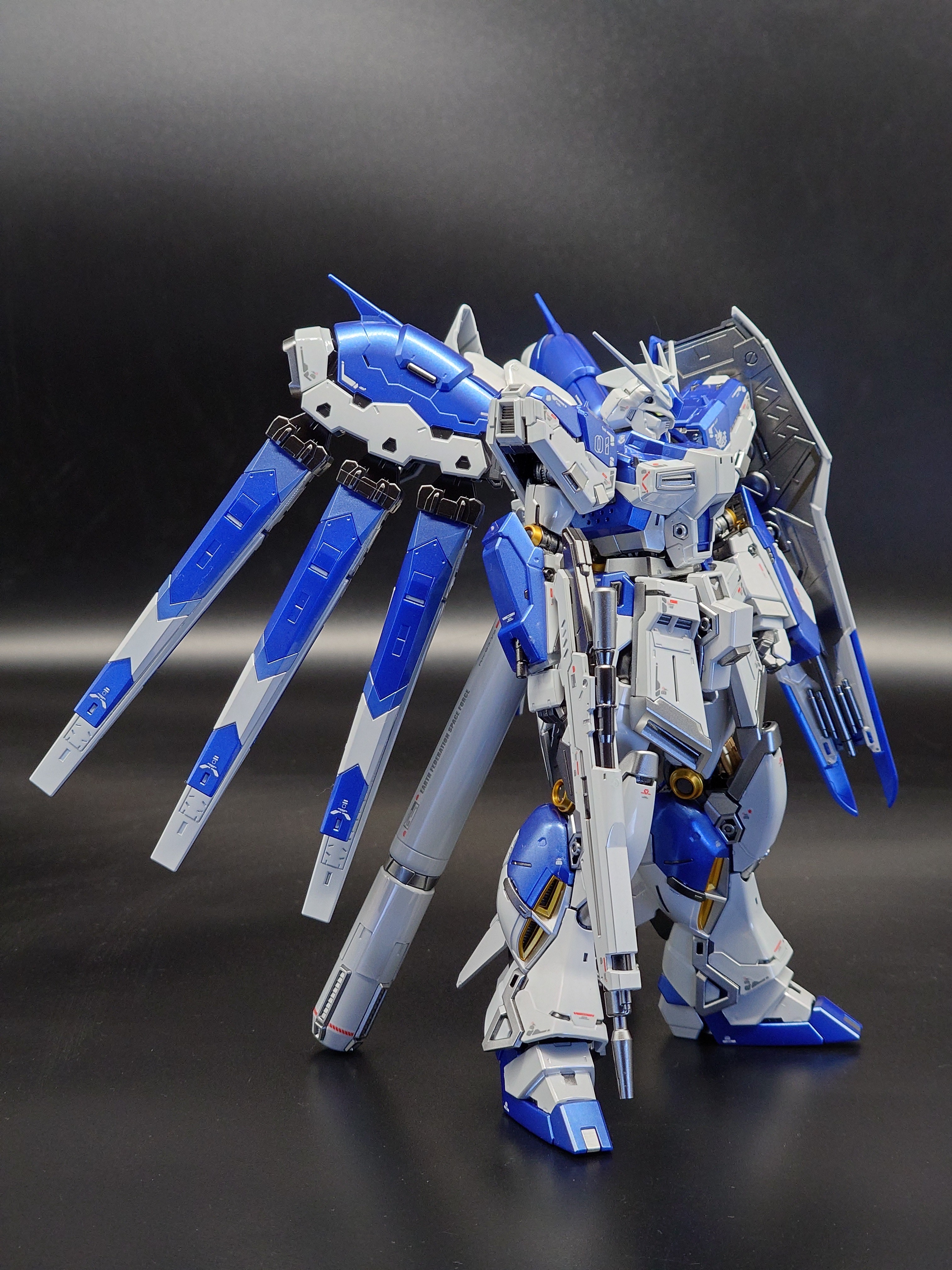RG Hi-νガンダム チタニウムフィニッシュ (3) 完成 - NsdWorksの日記