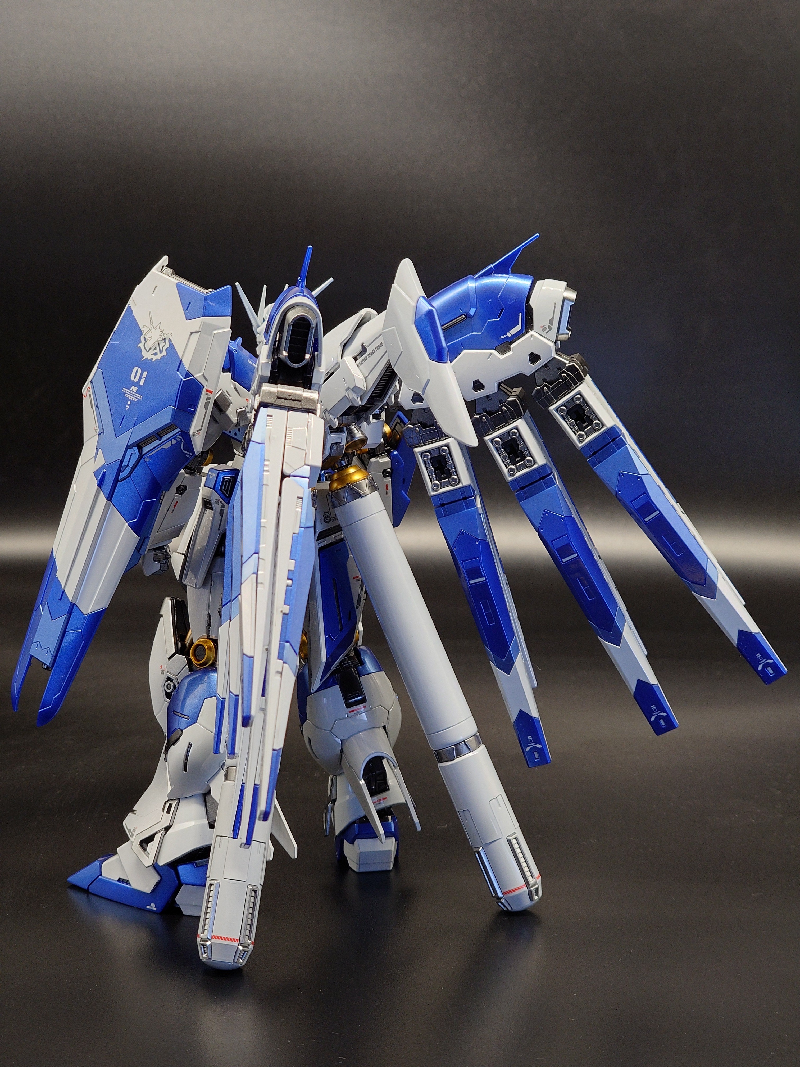 RG Hi-νガンダム チタニウムフィニッシュ (3) 完成 - NsdWorksの日記