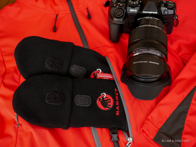 冬の写真撮影に欠かせない2ウェイの指出し手袋＆ミトン：MAMMUT