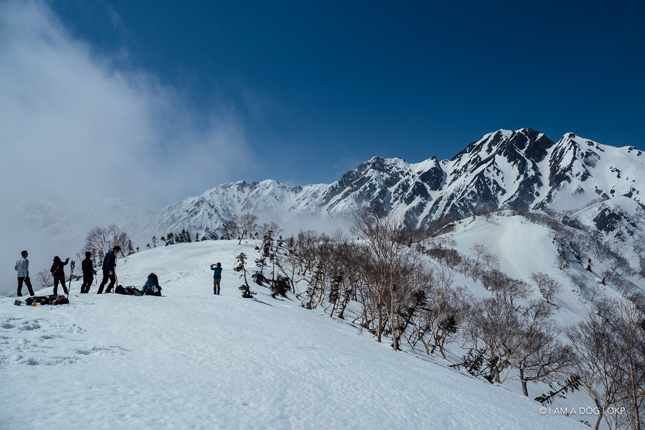 21年初登山 残雪の北アルプス遠見尾根で後立山連峰を眺める I Am A Dog