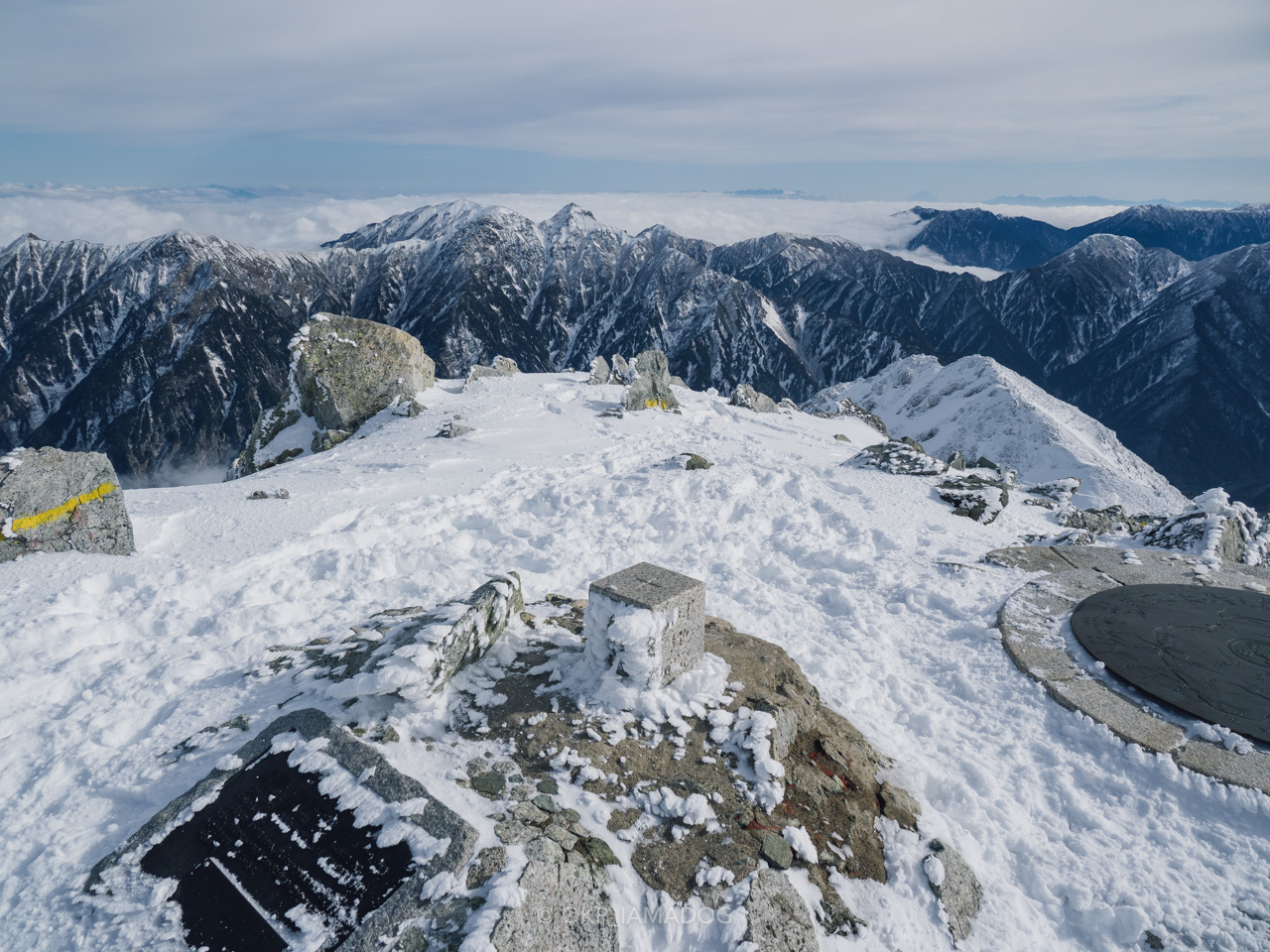 今年も初冬の立山室堂へ… たっぷり降雪した翌日の立山主峰・雄山