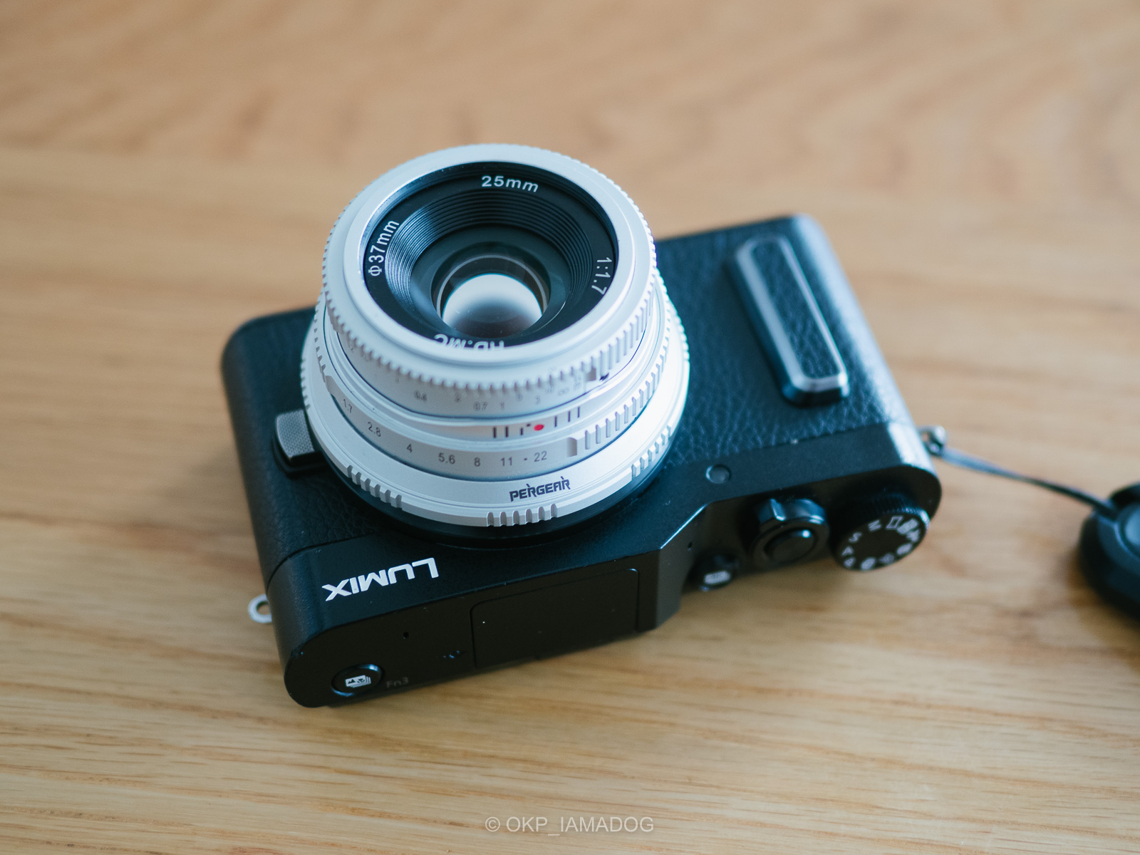 PERGEAR 25mm F1.7（Micro 4/3）、コンパクトで柔らかな描写を