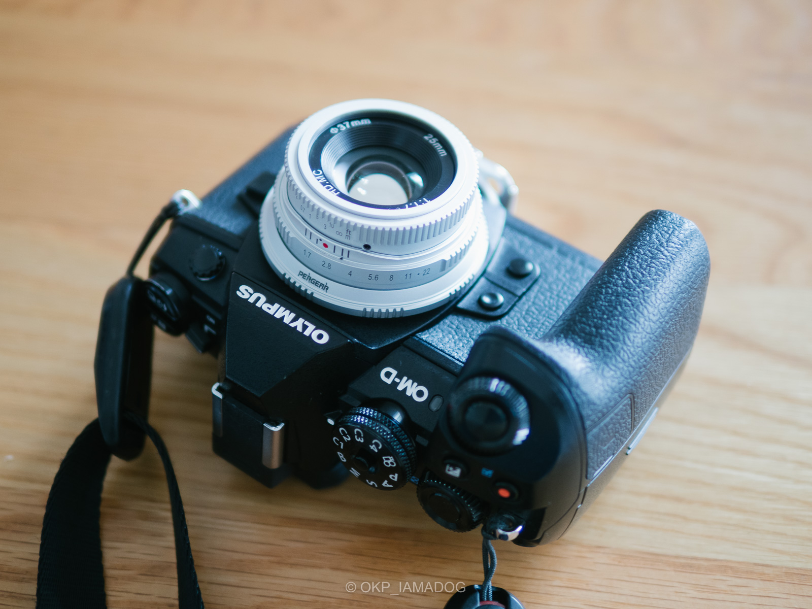 PERGEAR 25mm F1.7（Micro 4/3）、コンパクトで柔らかな描写を楽しめる