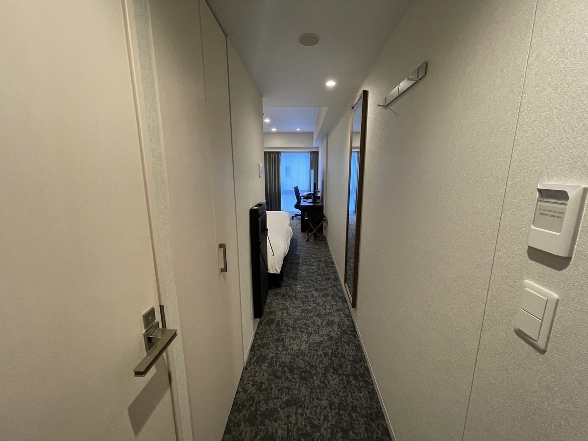 ベッド 入り口 部屋 ビジホ ビジネスホテル