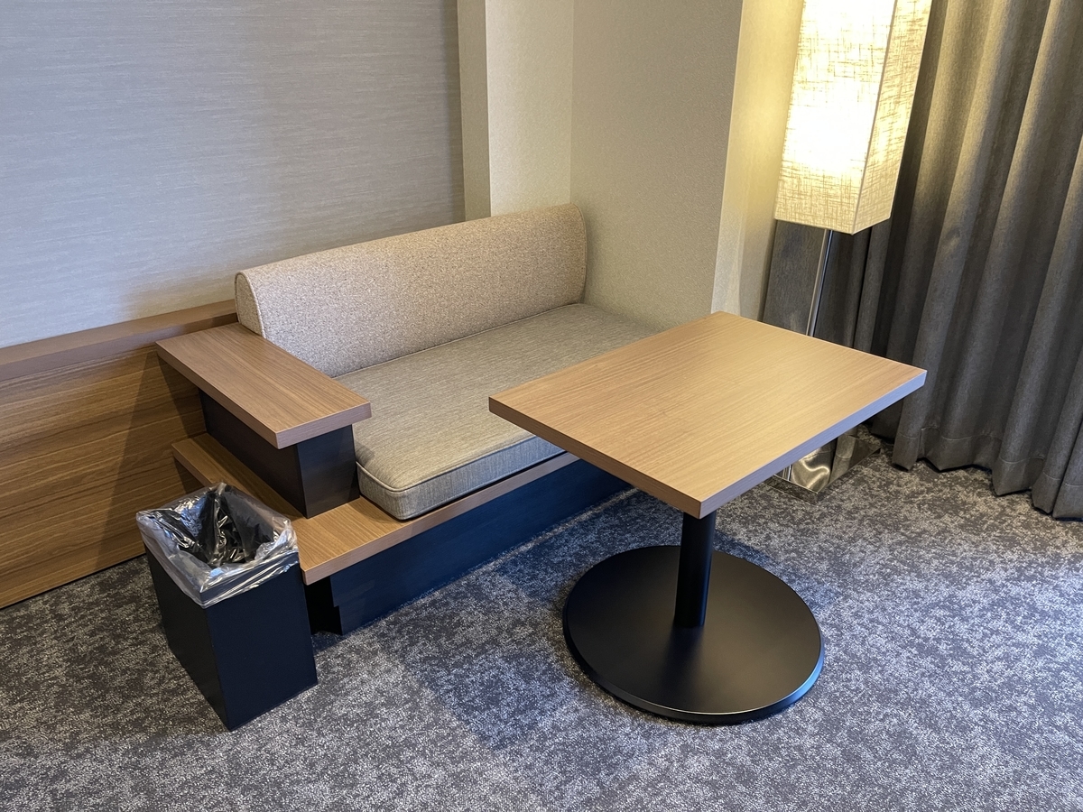 ソファ テレワーク 部屋 ビジホ ビジネスホテル