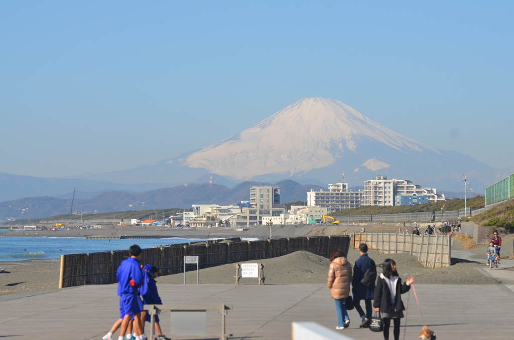茅ヶ崎海岸から望む富士山