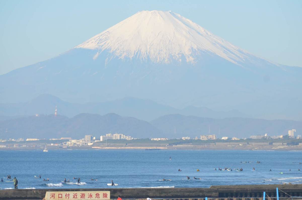 12月8日朝9:20頃の鵠沼から見える富士山