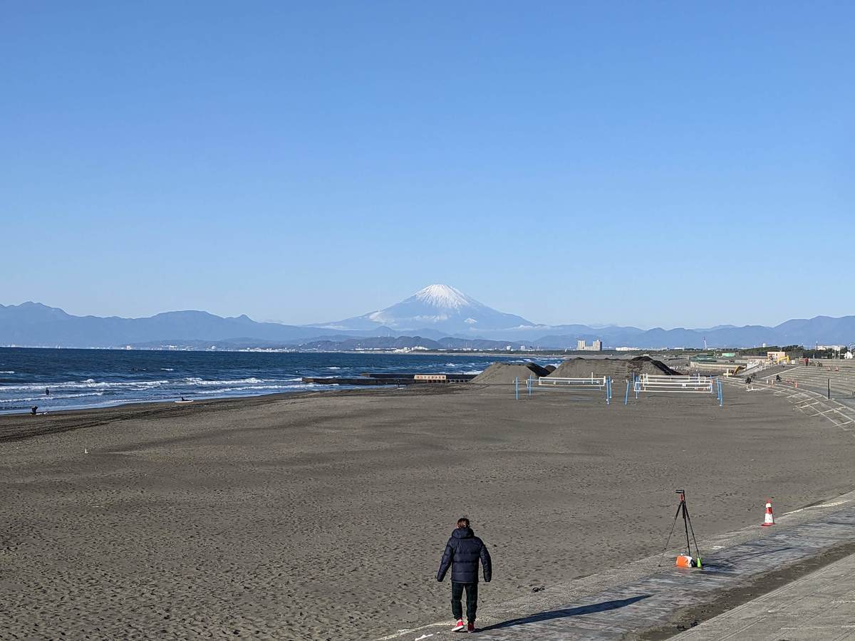 2022年12月16日午前8:54の鵠沼の富士山