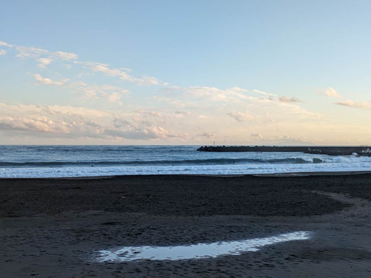 2023年11月17日夕方16:00の茅ヶ崎サザンビーチ