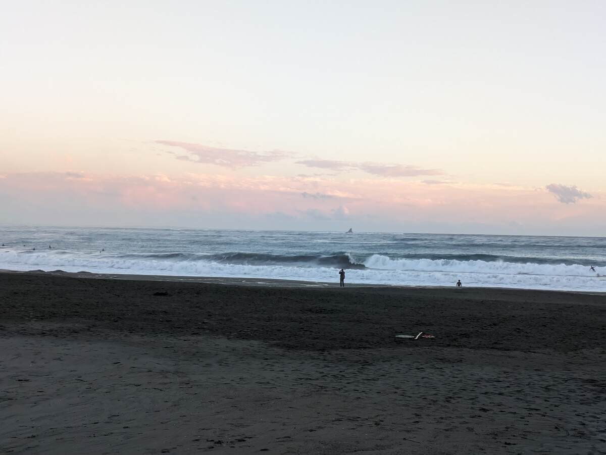 2023年11月17日夕方16:32の茅ヶ崎サザンビーチ