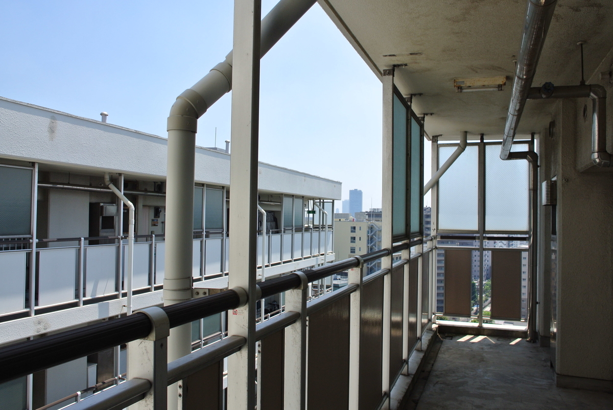 川側の廊下の方が長くなっている