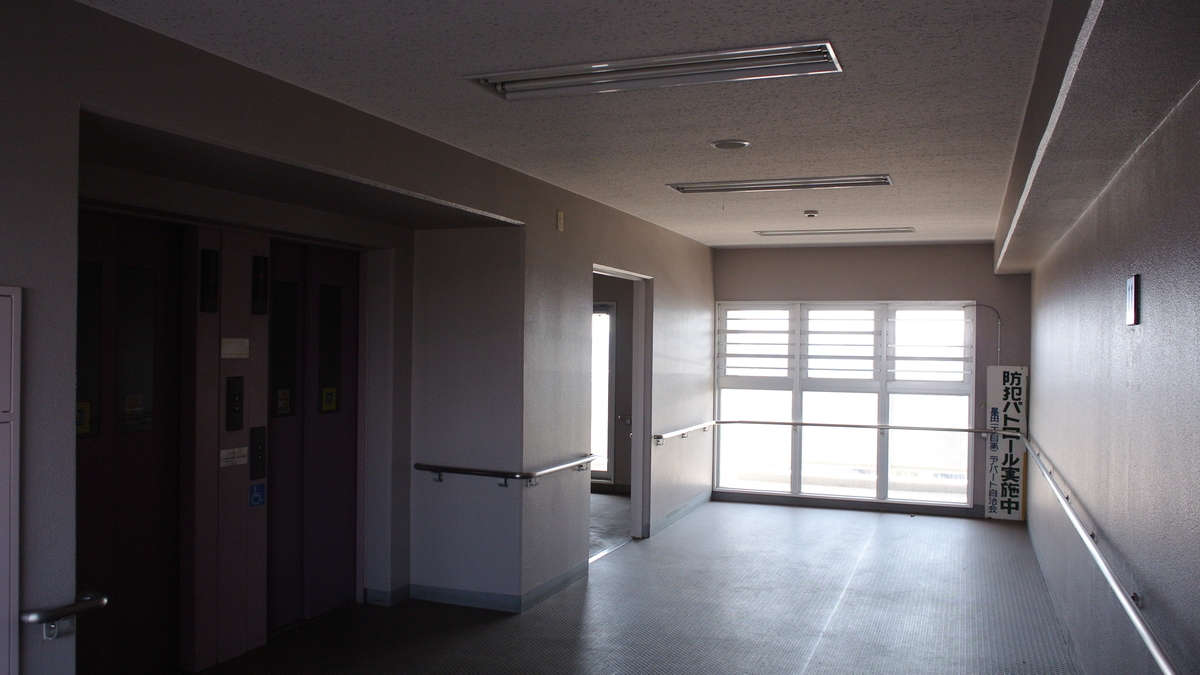 5号棟の広いエレベーターホール
