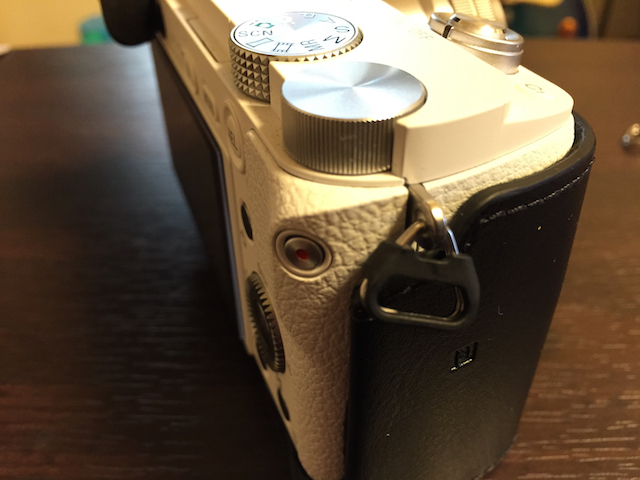 Sony A6000の三角環を交換してハンドストラップをつけてみる ログってなんぼ Sony A6000の三角環を交換してハンドストラップをつけてみる ログってなんぼ