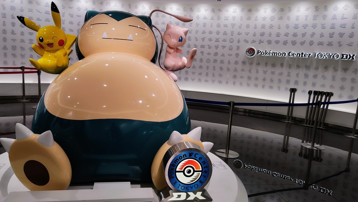 ポケモンセンター付近にあるカビゴンの大型オブジェ