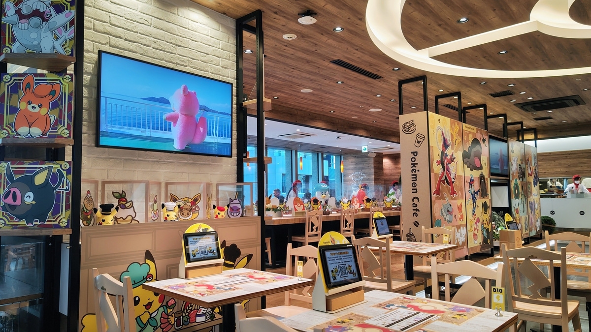 ポケモンカフェ店内のウッド調インテリアと装飾