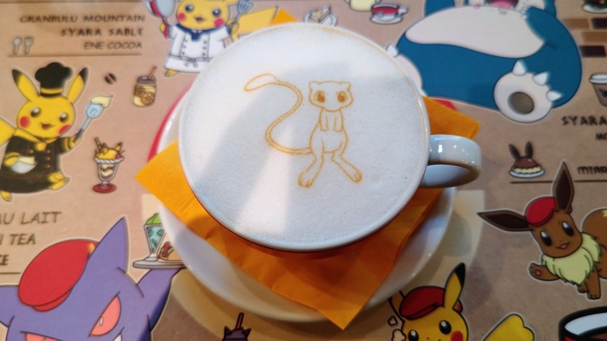 フォームミルクにミュウが描かれたポケモンラテ