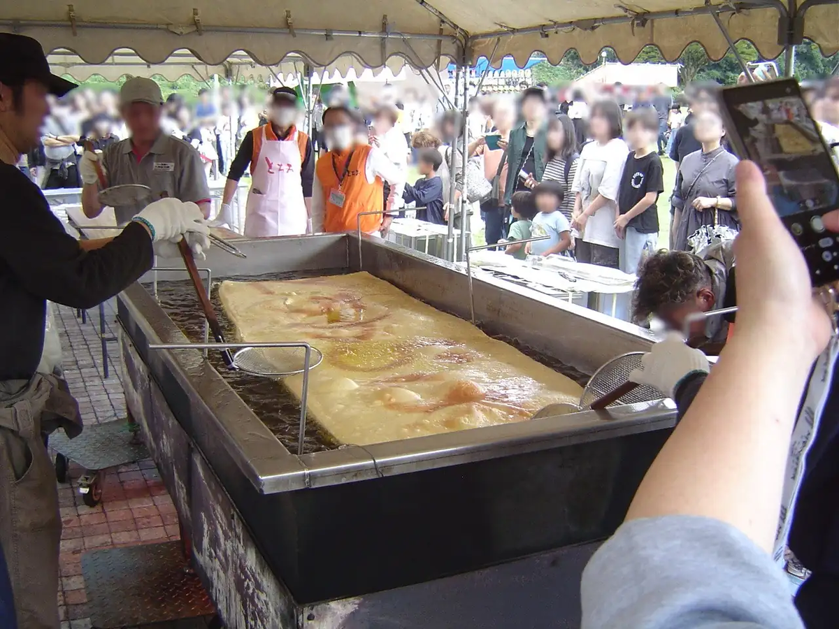 超巨大とちおのあぶらげの表面に浮かび上がった文字は・・・?