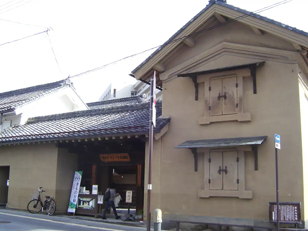 須坂市の蔵の町入り口にある須坂クラシック美術館