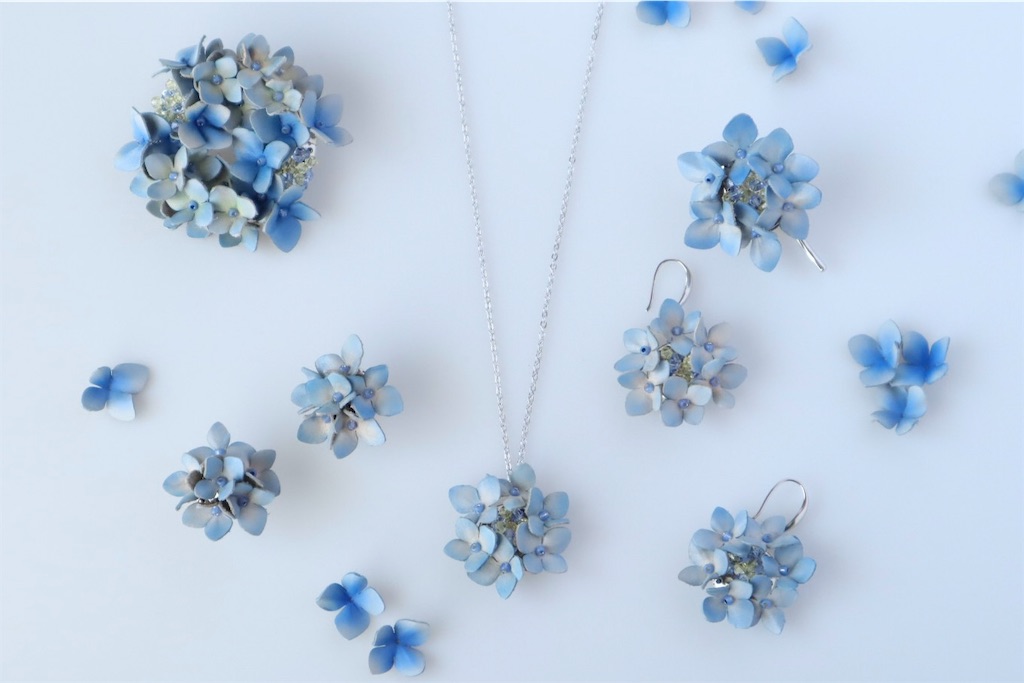 淡い水色の紫陽花作品