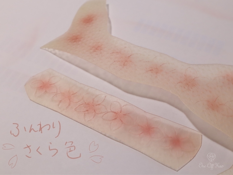 生革を桜色に染めた状態。半透明の革に淡いピンクの色がついている。