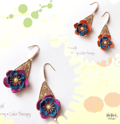 透けパーツに革でできた花をプラスした、アジアンテイストの革花アクセサリー。紫やオレンジ色がアジアンテイスト感満載
