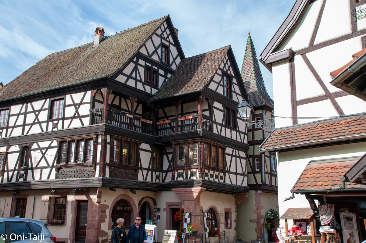 秋のフランス アルザス地方 カイザースベルク Kaysersberg の観光ポイント さあ 飛ぼう