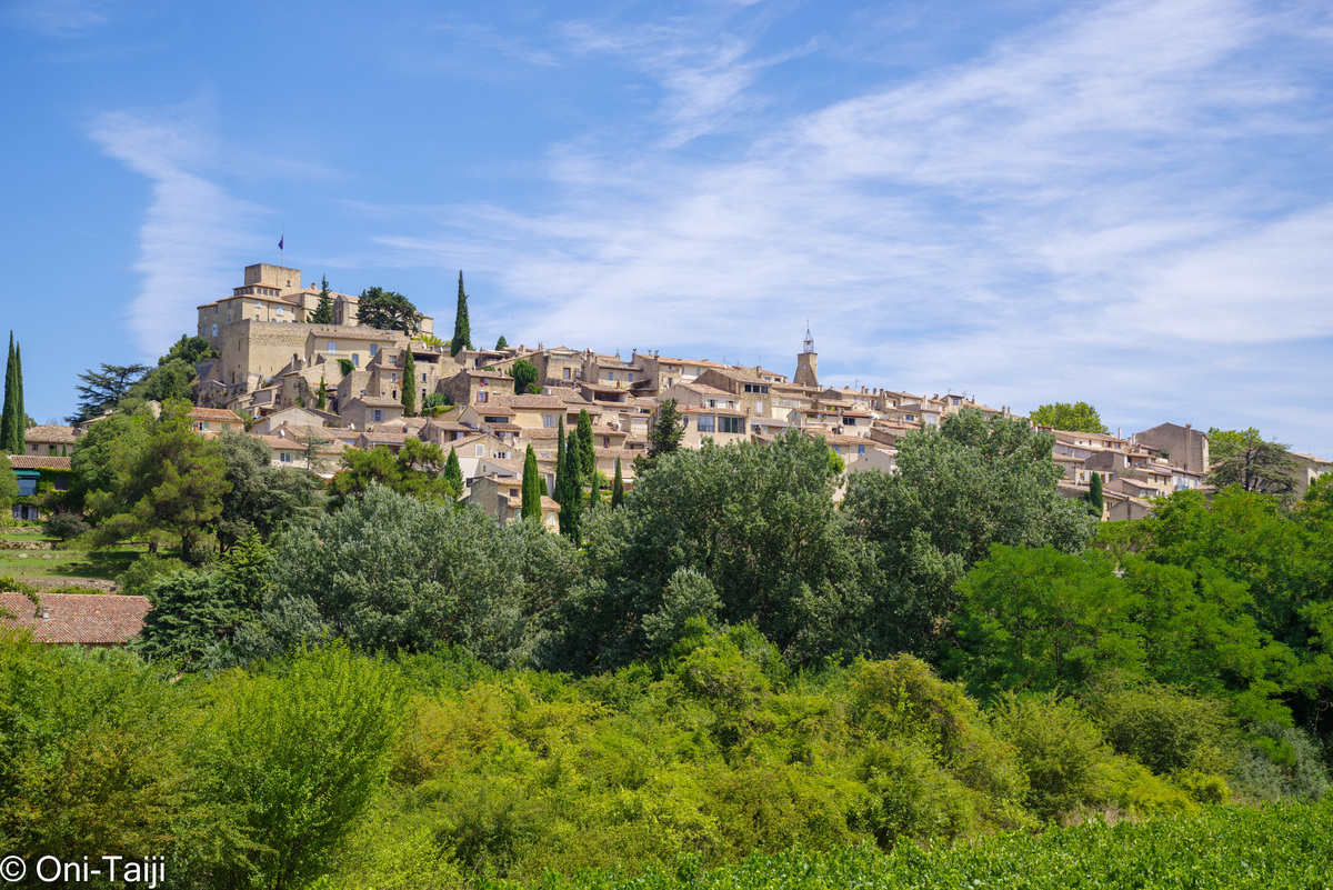 南仏プロヴァンスの風景】サブラン家の城塞とともにある 南仏プロヴァンスの風景】サブラン家の城塞とともにある