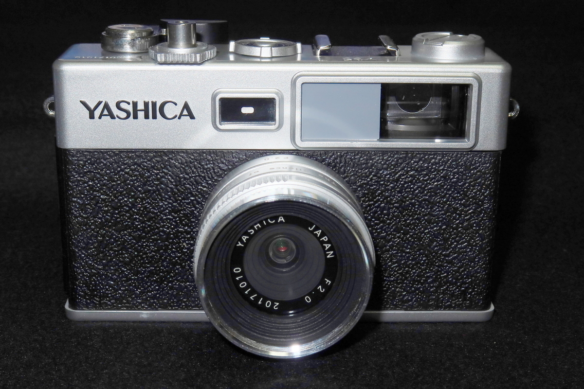 YASHICA digiFilm Camera Y35 - OptoEleMechの日記