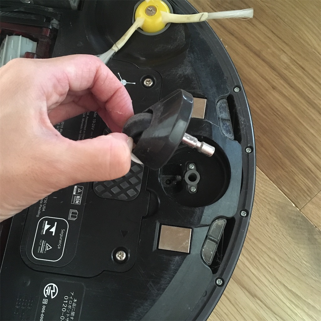 ルンバのお手入れ】ゴミサインが消えない時のお手入れ方法 - スーさん