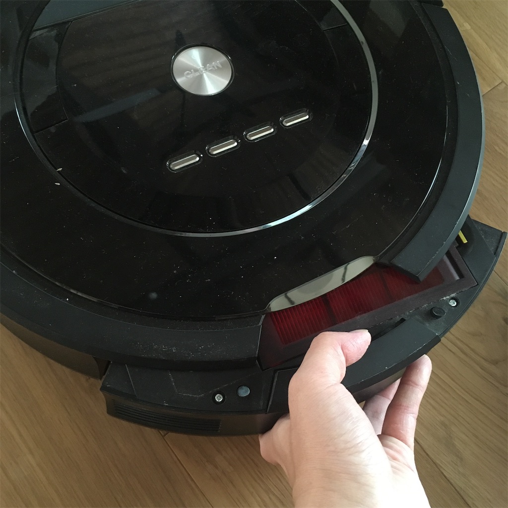 ルンバのお手入れ】ゴミサインが消えない時のお手入れ方法 - スーさん