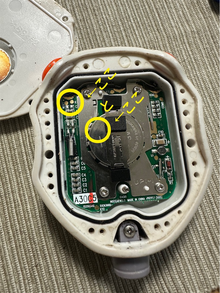 ストップウォッチの電池なんて簡単にかえられると思っていた