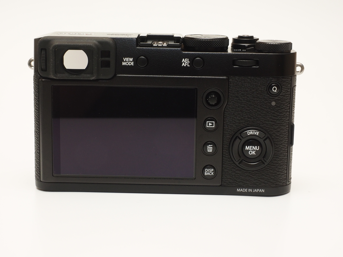 X100F」開封の儀。富士フィルム屈指の人気を誇る高級コンパクト