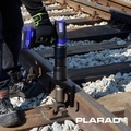 [線路枕木ボルト][レールのボルト締め][線路のボルト締め][コードレス電動レンチ]線路の枕木ボルト締め コードレス電動トルクレンチ - 日本プララド