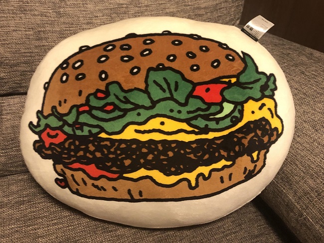 ユニクロ】ハンバーガーモチーフクッションを買って大満足