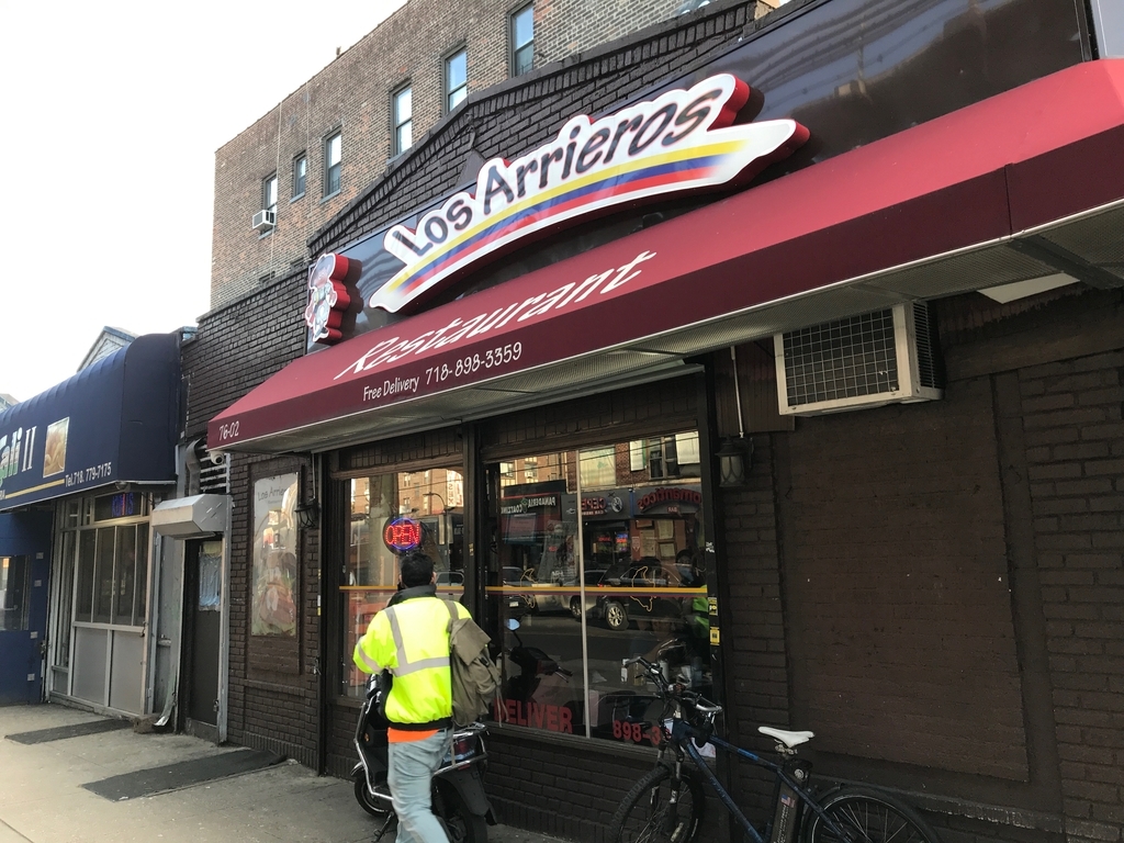 2日目：ニューヨーク滞在 (2) ジャクソンハイツ、グリーンポイント散策 Out of Office サラリーマン週末旅行記録