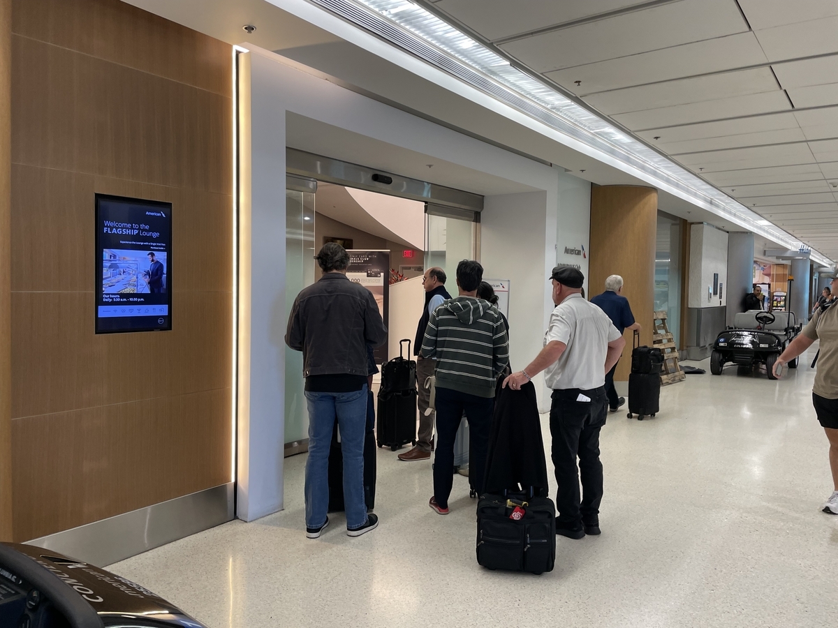 1日目：アメリカン航空 AA959 マイアミ〜パナマシティ ビジネス - Out of Office サラリーマン週末旅行記録