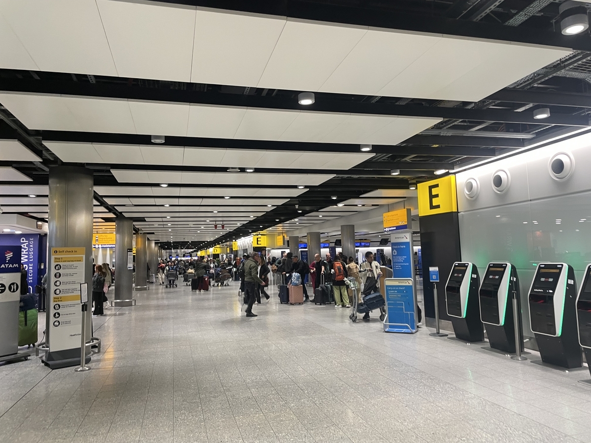 2日目：ブリティッシュエアウェイズ BA858 ロンドン(LHR)〜プラハ