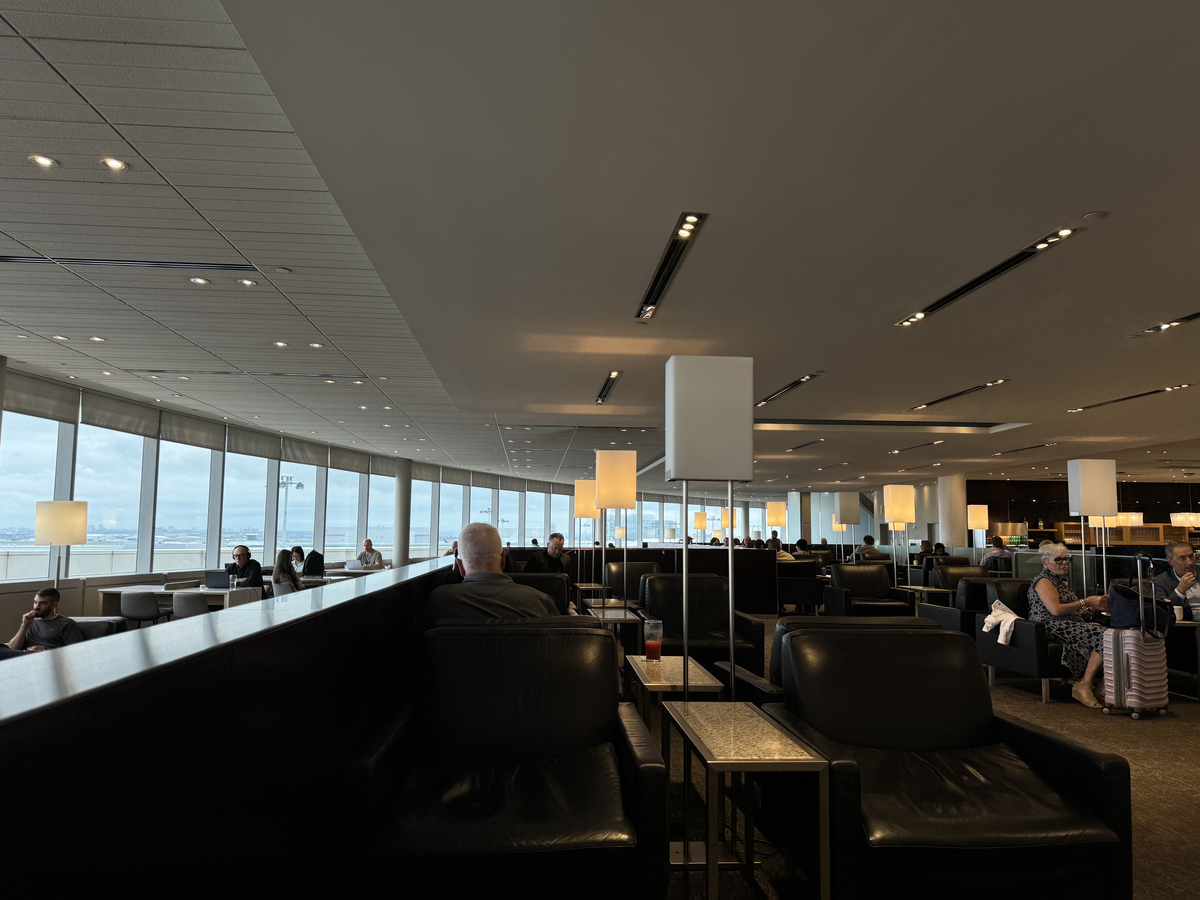 1日目：エアカナダ AC139 トロント(YYZ)〜カルガリー ビジネス - Out of Office サラリーマン週末旅行記録