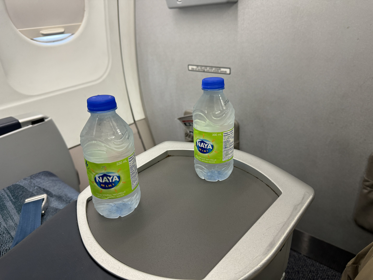 1日目：エアカナダ AC139 トロント(YYZ)〜カルガリー ビジネス - Out of Office サラリーマン週末旅行記録