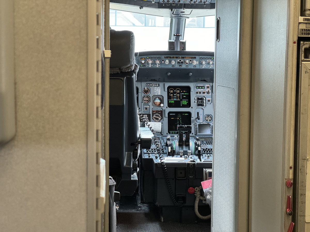 1日目：エアカナダ AC139 トロント(YYZ)〜カルガリー ビジネス - Out of Office サラリーマン週末旅行記録