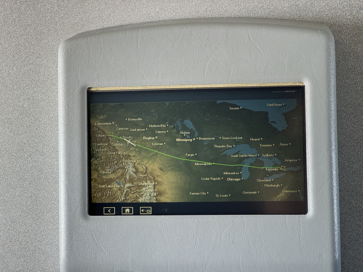 1日目：エアカナダ AC139 トロント(YYZ)〜カルガリー ビジネス - Out of Office サラリーマン週末旅行記録