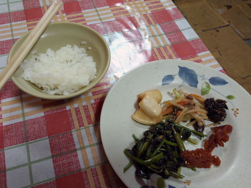 大渓老街の素食屋でブランチ
