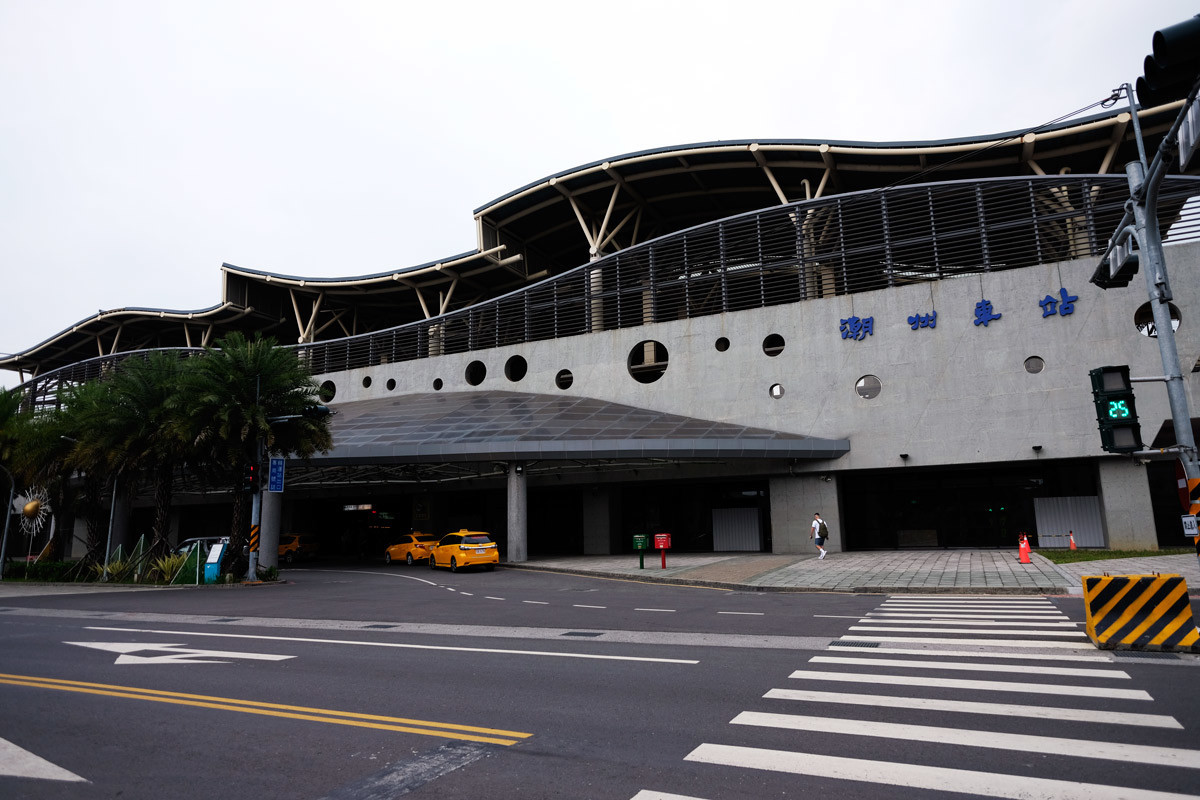 台鉄潮州站も階上駅になっていた