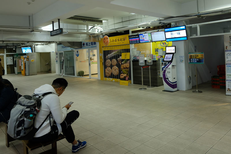 f:id:PageTAKA:20200109123521j:plain 礁渓轉運站:國光客運切符売り場
