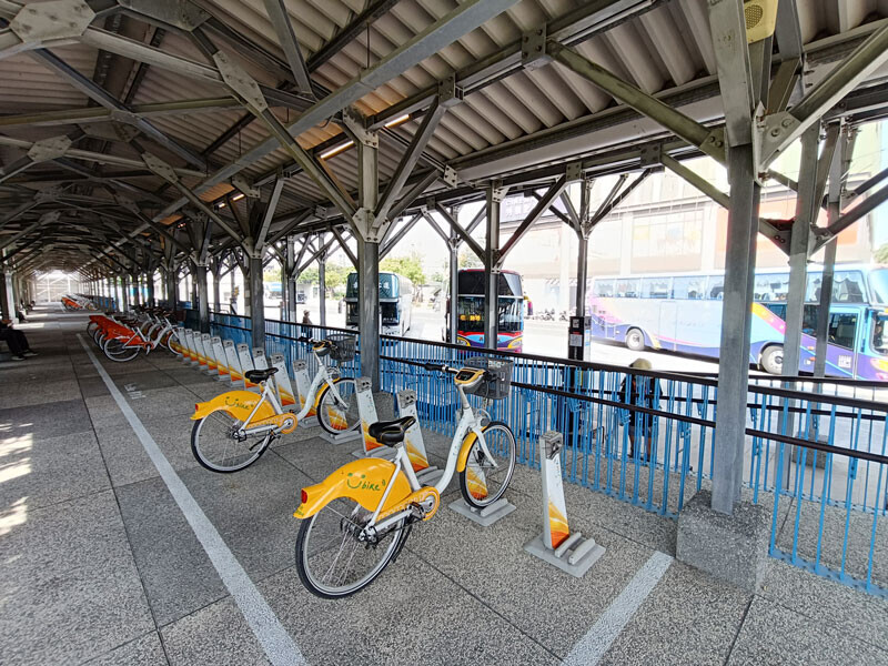 【台東旧駅:レンタル自転車置き場に使われているホーム】